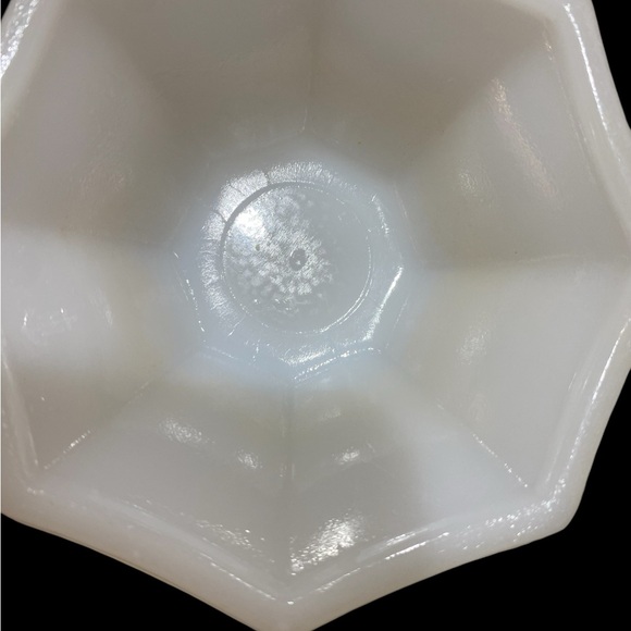 Vintage Fire King Anchor Hocking Milk Glass 'Grapes',  8-panel pedestal dish - Picture 7 of 7